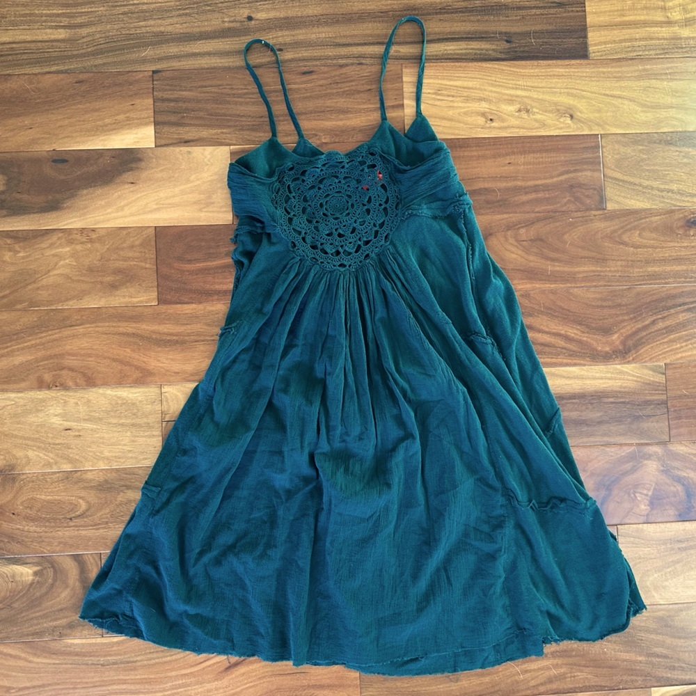 Free People Emerald Green Boho Spaghetti Strap Dress size Medium - Picture 1 of 3